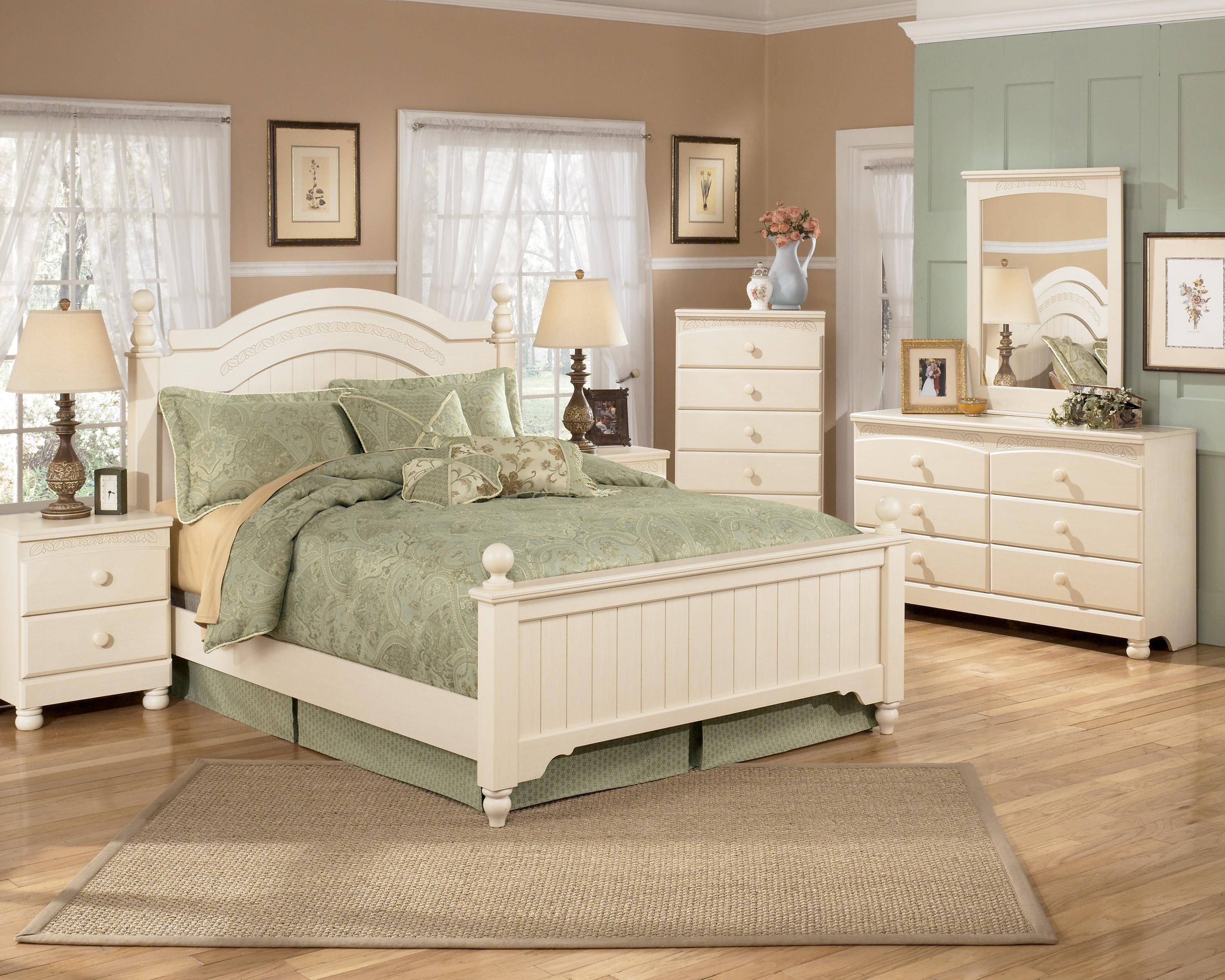 Signature Design by Ashley Cottage Retreat Queen Size Poster Bed AHFA